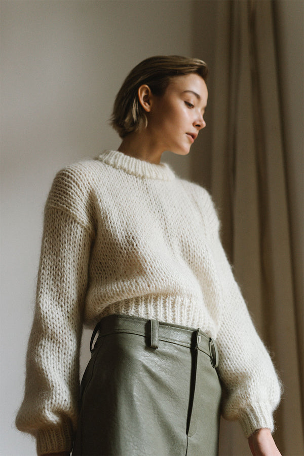 Chunky Mohair Sweater, Hand Knit Pullover, Oversized Knit Sweater in Kid  Mohair, Mockneck & Bubble Sleeves, Loose Fit, Womens Knitted Blouse – The  Fairnest